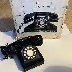 Vintage style push button phone with matching canvas picture of phone